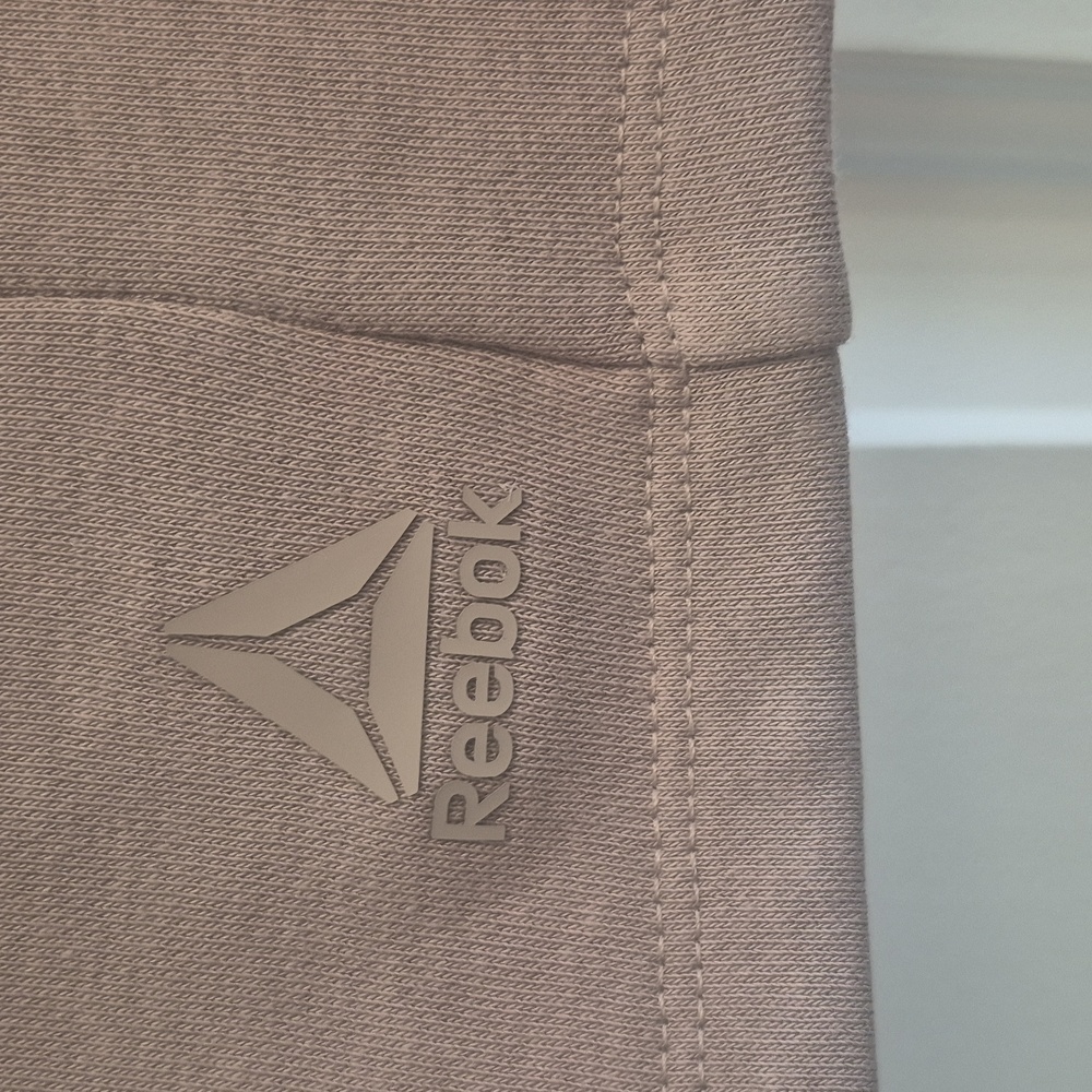 Reebok Relaxed Fit Shorts in Brown New Womens S - Picture 2 of 4